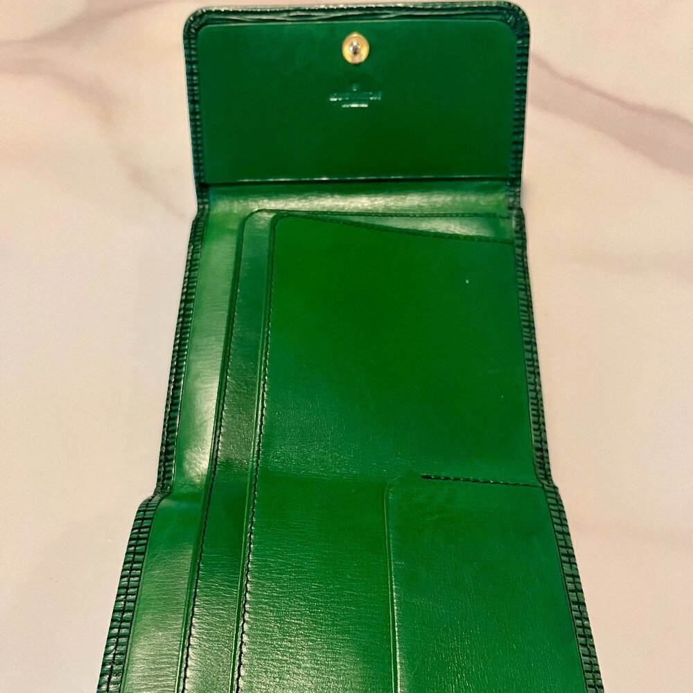 Louis Vuitton Limited Edition Malletier Borneo Green Epi Elise Wallet + COA - Picture 6 of 16